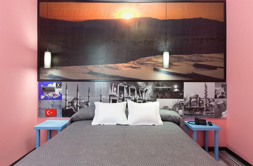 Jc Rooms Santo Domingo Мадрид Екстериор снимка
